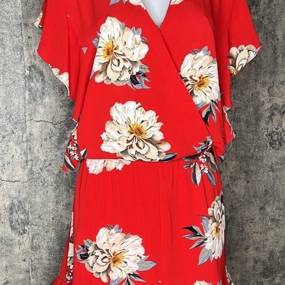 Umgee | Red Floral Faux Wrap V Neck Flutter Hem Shorts Romper Women's - Picture 2 of 11